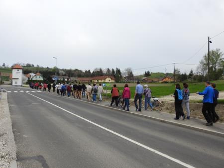 Pohod po novozgrajenih pločnikih 41